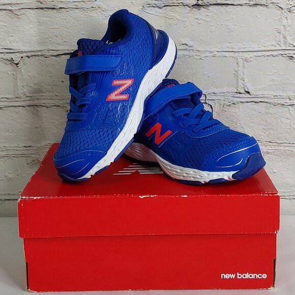 'NEW BALANCE' TENNIS SHOES